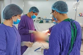 Tái tạo thực quản bằng đại tràng cho bệnh nhân 51 tuổi ung thư 