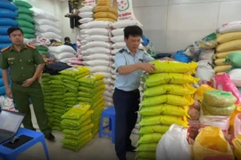 Hàng loạt cửa hàng ở Hà Nội kinh doanh gạo ST25 giả mạo