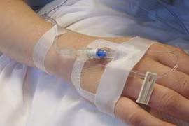 Nhập viện vì truyền dịch 'bổ não', 'lấy lại năng lượng'