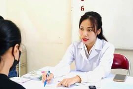 Nam thanh niên 30 tuổi bị rối loạn tâm thần do lạm dụng bóng cười