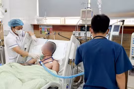 Ngậm cồn giả trị đau răng, người đàn ông tổn thương não