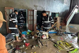 Người dân vùng lũ được tiêm phòng uốn ván và huyết thanh miễn phí 