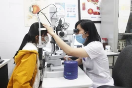 Cách phòng chống cận thị học đường 