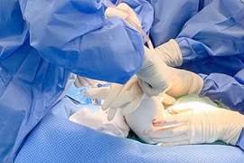 Người đàn ông ở Thái Nguyên chấn thương vùng kín khi va chạm ở sân bóng