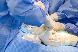 Người đàn ông ở Thái Nguyên chấn thương vùng kín khi va chạm ở sân bóng