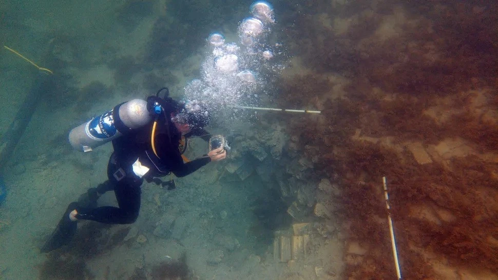 Thông tin bất ngờ về 2 xác tàu "cướp biển" đắm ngoài khơi