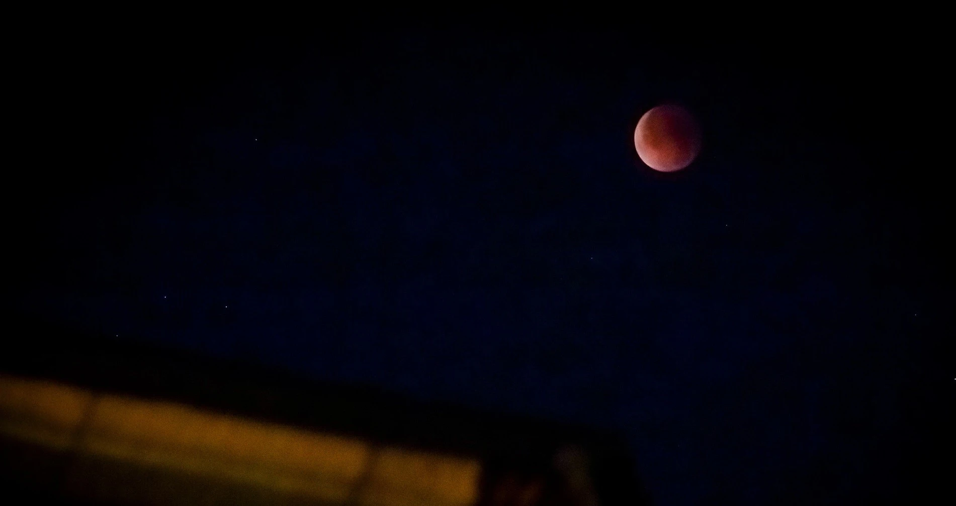 Mãn nhãn ảnh "trăng máu" tuyệt đẹp ở Việt Nam