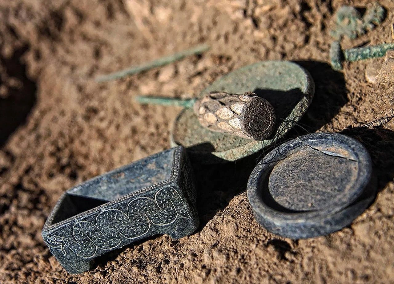 Khai quật mộ cổ thiếu nữ 3.000 tuổi, chuyên gia choáng ngợp kho báu khủng