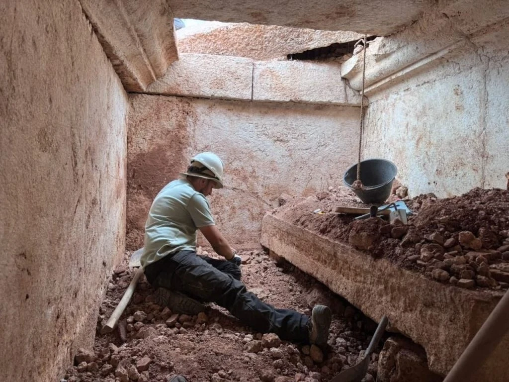 Khai quật mộ cổ giới thượng lưu La Mã, sửng sốt cảnh tượng bên trong