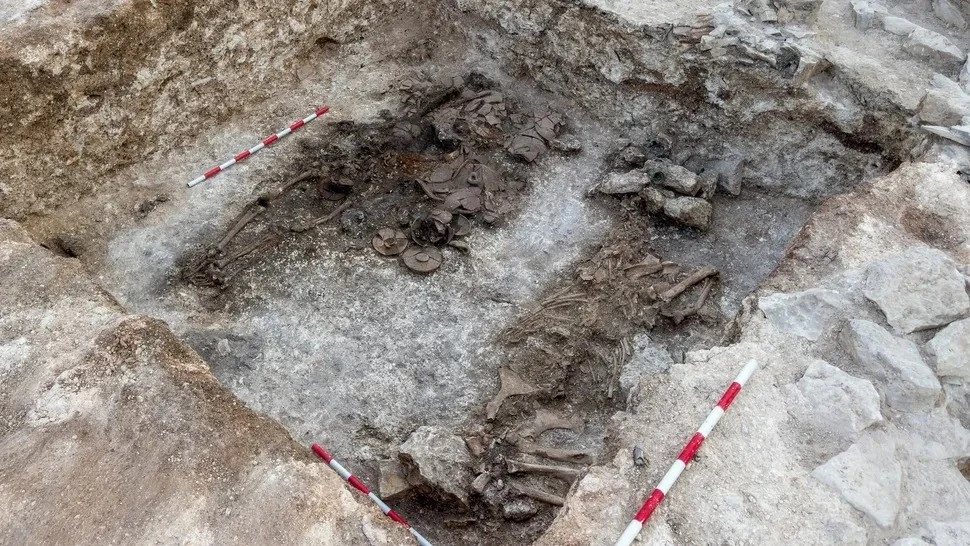 Mở mộ cổ của "Chúa tể Sakar", sửng sốt kho báu tùy táng 'sang xịn mịn'