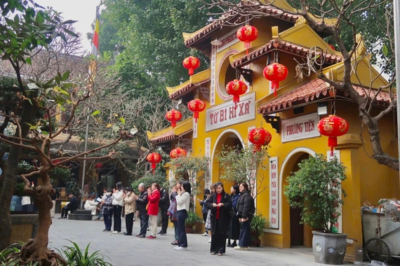 Du xuân Hà Nội, ghé những ngôi chùa linh thiêng cầu may đầu năm