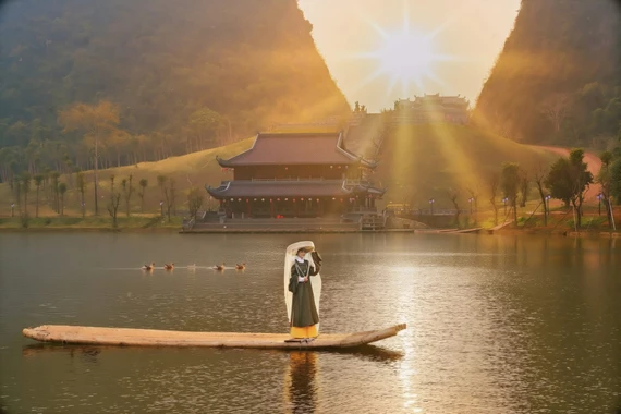 Điểm đến mới ở Ninh Bình đẹp như phim cổ trang khiến du khách mê mẩn