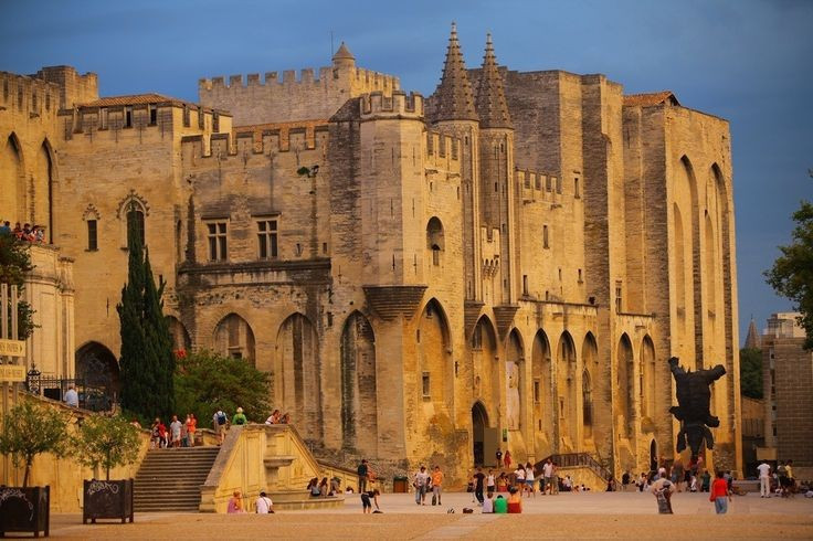 View - Chiêm ngưỡng cung điện Gothic lớn nhất châu Âu, nơi ở của 7 đời Giáo hoàng | Báo Tri thức và Cuộc sống - TIN TỨC PHỔ BIẾN KIẾN THỨC 24H