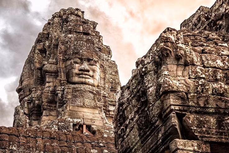  7. Di sản thế giới. Ngày nay, Angkor Thom cùng Angkor Wat được UNESCO công nhận là Di sản Thế giới, thu hút hàng triệu du khách mỗi năm. Ảnh: Pinterest.