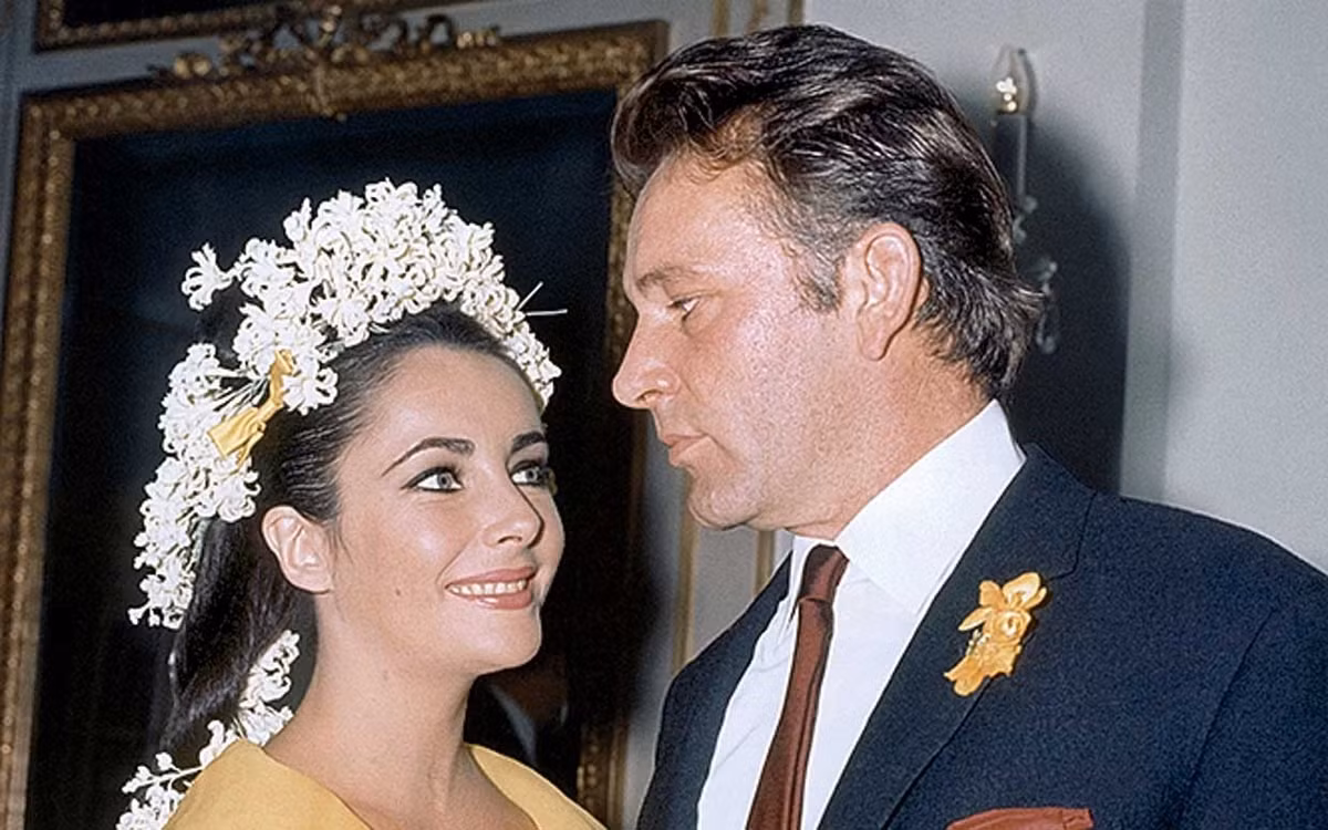 Elizabeth Taylor và Richard Burton.