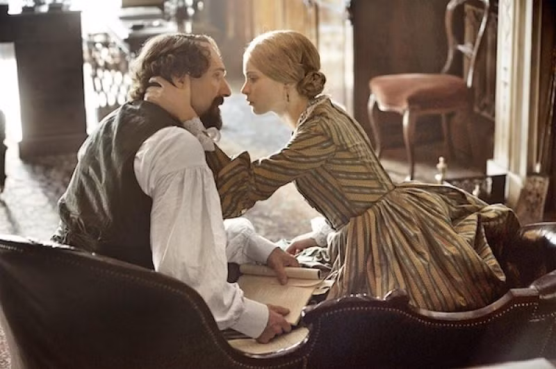 Một cảnh trong phim "The Invisible Woman" về Charles Dickens và Nelly Ternan.