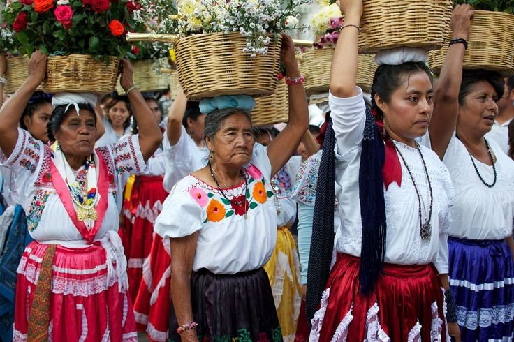  Biểu tượng sống của di sản bản địa Mexico. Ngày nay, tộc người Zapotec được xem là minh chứng sống cho sự trường tồn của các nền văn minh bản địa châu Mỹ. Việc họ tiếp tục bảo tồn ngôn ngữ, phong tục và tri thức truyền thống góp phần làm giàu thêm bản sắc văn hóa đa dạng của Mexico hiện đại. Ảnh: Pinterest.