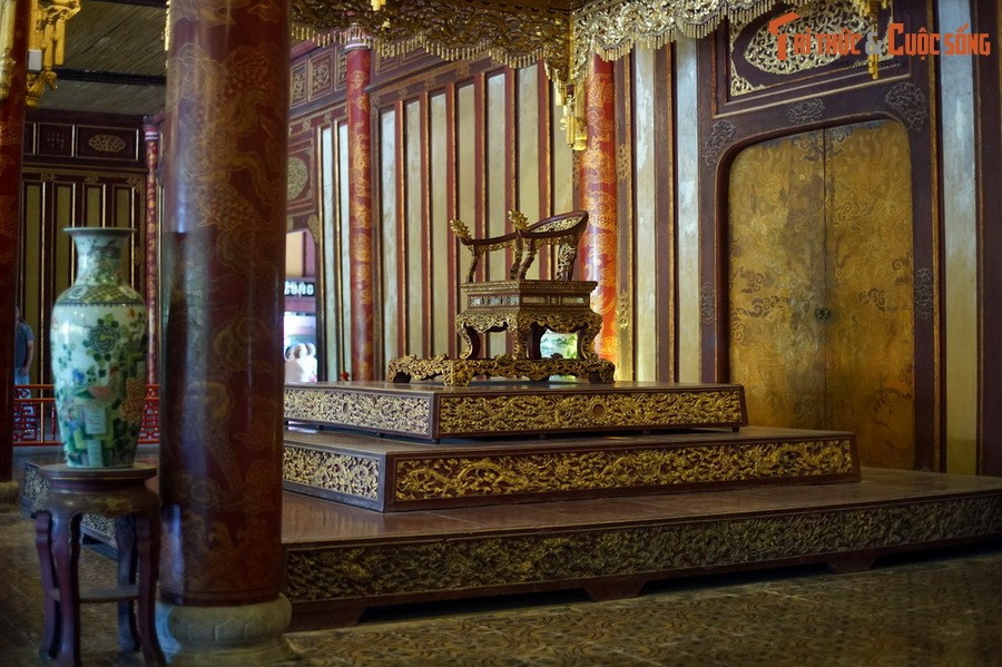 Với những giá trị to lớn về lịch sử cũng như mỹ thuật, ngai vàng của các vua nhà Nguyễn đã được công nhận là Bảo vật quốc gia vào năm 2016.