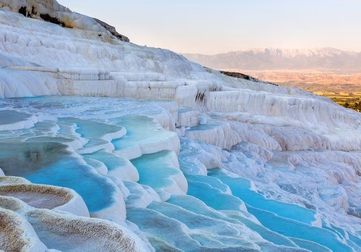  Di sản thế giới được UNESCO công nhận. Năm 1988, Pamukkale cùng tàn tích cổ đại Hierapolis được UNESCO ghi danh là Di sản Thế giới, nhờ giá trị địa chất độc đáo và ý nghĩa lịch sử quan trọng. Ảnh: Pinterest.