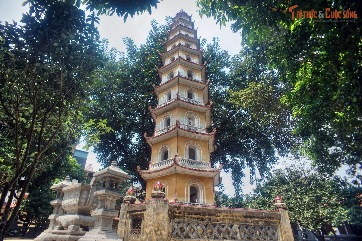 Tên chùa gắn với lý tưởng “liên hoa”. “Liên Phái” mang ý nghĩa dòng phái hoa sen, biểu trưng cho sự thanh tịnh, giác ngộ giữa đời thường, phản ánh tư tưởng tu hành không tách rời xã hội.