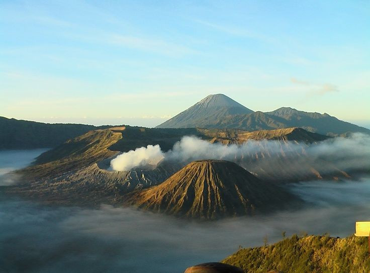  Địa hình hiểm trở khiến con người khó tiếp cận. Nhiều khu vực của Vườn quốc gia Lorentz hầu như chưa từng được khảo sát đầy đủ do rừng rậm rạp, núi cao và điều kiện thời tiết khắc nghiệt, góp phần bảo tồn hệ sinh thái tự nhiên. Ảnh: Pinterest.