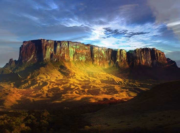  Là một trong những ngọn núi cổ nhất thế giới. Roraima hình thành cách đây khoảng 2 tỷ năm, thuộc về những cấu trúc địa chất cổ xưa nhất hành tinh. Ảnh: Pinterest.