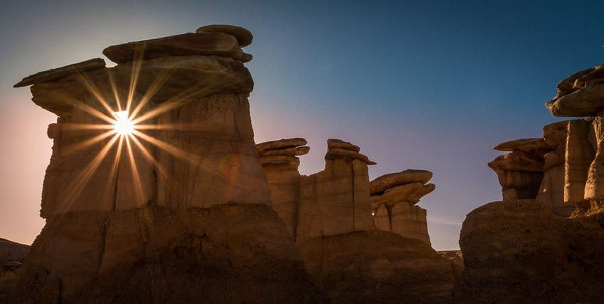 Các đặc điểm địa chất ở Ah-Shi-Sle-Pah đã tạo nên những tảng đá có hình dáng kỳ lạ, không giống ở bất cứ nơi nào trên thế giới.