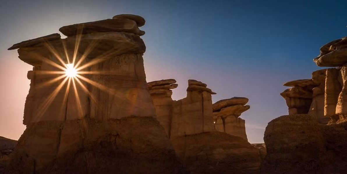 Các đặc điểm địa chất ở Ah-Shi-Sle-Pah đã tạo nên những tảng đá có hình dáng kỳ lạ, không giống ở bất cứ nơi nào trên thế giới.