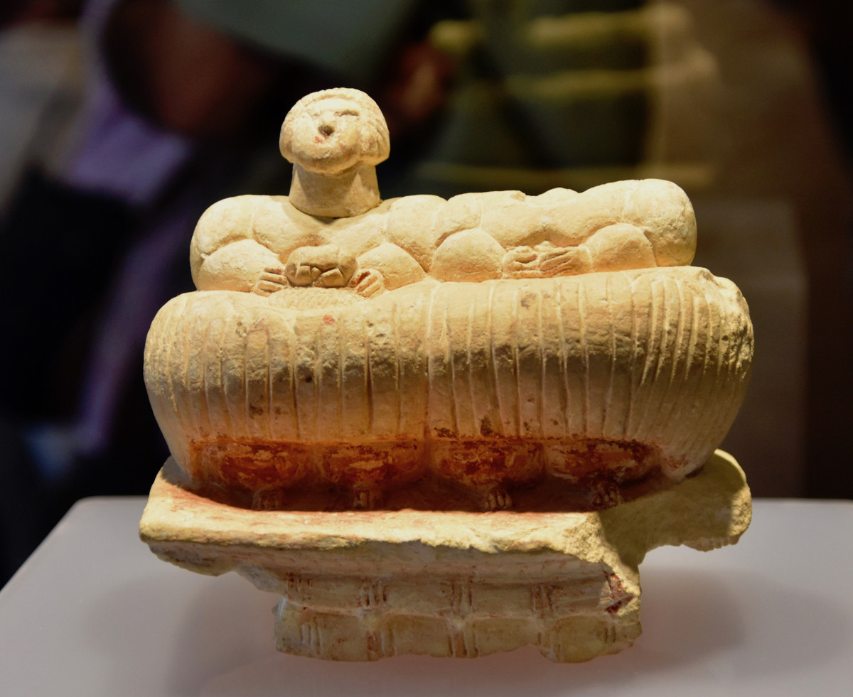  Là trung tâm tín ngưỡng thờ nữ thần sinh sản. Nhiều tượng nhỏ và phù điêu tìm thấy tại Ġgantija cho thấy nơi đây gắn với tín ngưỡng phồn thực, tôn vinh khả năng sinh sôi của con người và thiên nhiên. Ảnh: themaritimeexplorer.ca.