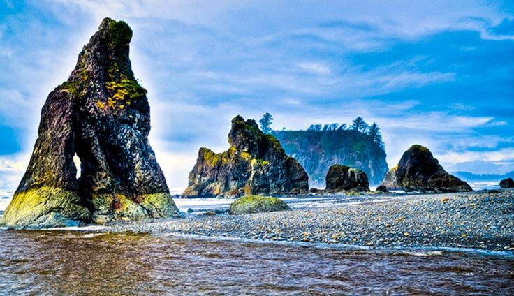  Một trong những công viên quốc gia có cảnh quan đa dạng nhất nước Mỹ. Vườn quốc gia Olympic nằm trên bán đảo Olympic thuộc bang Washington. Trong phạm vi một công viên, du khách có thể bắt gặp núi cao phủ tuyết, rừng mưa ôn đới rậm rạp, hồ băng và cả những bãi biển gồ ghề trải dài hàng chục kilomet. Ảnh: Pinterest.