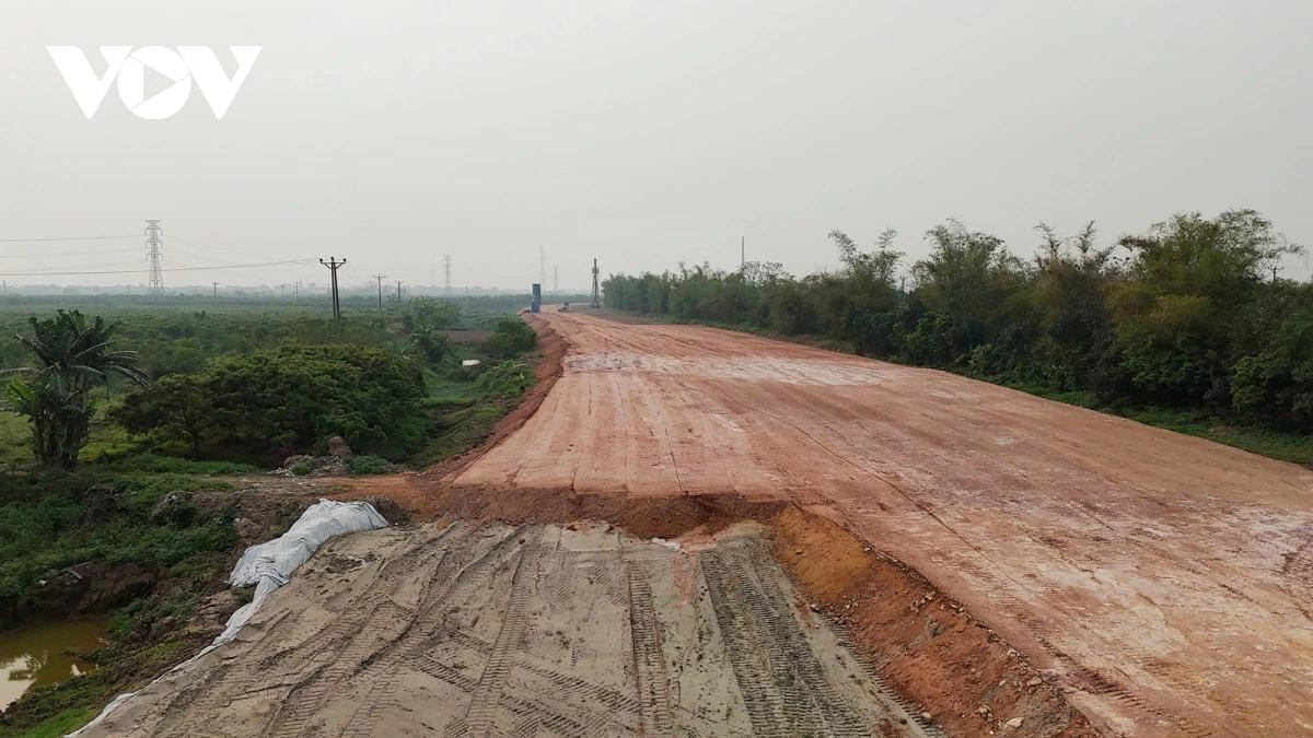 Tuyến đường kết nối di sản văn hóa, du lịch và phát triển kinh tế dọc sông Hồng dài khoảng 55,68 km, đi qua 13 xã của tỉnh Hưng Yên, điểm đầu tại Km0+000 (giáp Hà Nội, xã Phụng Công), điểm cuối tại Km55+680 (xã Tân Hưng).