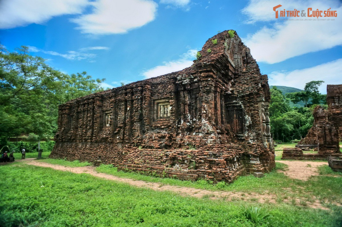 Từng có hơn 70 công trình kiến trúc. Trước khi bị tàn phá bởi thời gian và chiến tranh, Mỹ Sơn là quần thể đền tháp rất đồ sộ có một không hai của vương quốc Chăm Pa.