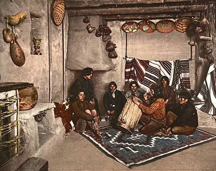  Xã hội mẫu hệ đặc trưng. Dòng họ, đất đai và nhà cửa của người Hopi được truyền theo dòng mẹ. Ảnh: Pinterest.