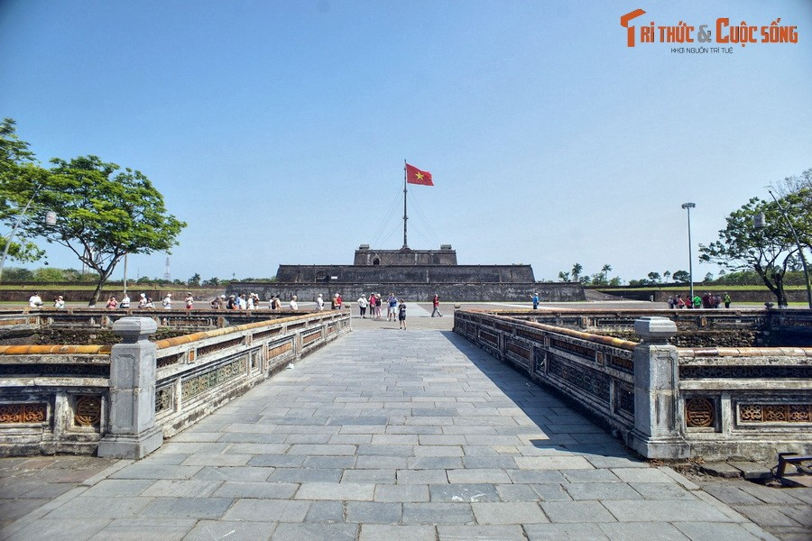 Từ giây phút này, chính quyền đã về tay nhân dân. Niềm vui của người Huế vỡ òa, bởi đây là thắng lợi trong bộn bề khó khăn do Huế là kinh đô của nhà nước phong kiến, vừa là thủ phủ của chính phủ bù nhìn Trần Trọng Kim và cũng là nơi đặt cơ quan cai trị của quân đội Nhật.