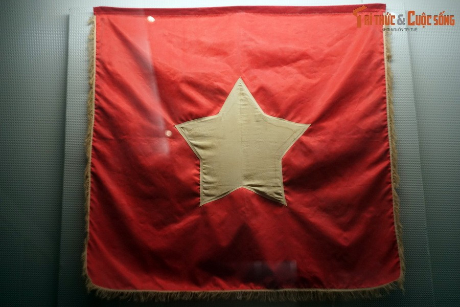 Lá cờ Đội Việt Nam Giải phóng quân dùng trong ngày tiến quân về đánh chiếm tỉnh lỵ Thái Nguyên, 20/8/1945.