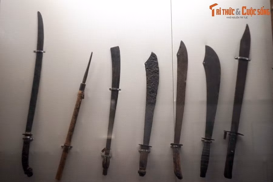 Các loại vũ khí thô sơ nhân dân Hà Nội, Ninh Bình, Nam Định, Phú Thọ... sử dụng khi giành chính quyền ở địa phương vào tháng 8/1945.