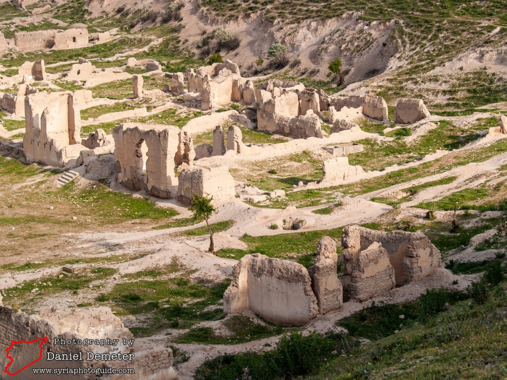  Cung cấp tư liệu quý cho khảo cổ học hiện đại. Các cuộc khai quật tại Qatna từ thế kỷ 20 đã mang lại nhiều phát hiện quan trọng, giúp tái dựng đời sống chính trị, kinh tế và tôn giáo của Syria trong thời kỳ đồ đồng. Ảnh: syriaphotoguide.com.