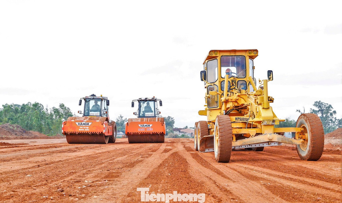 Dự án đường bộ cao tốc Quy Nhơn - Pleiku có tổng chiều dài khoảng 125 km, đi qua 16 xã, phường của tỉnh Gia Lai. Dự án với quy mô 4 làn xe, vận tốc thiết kế 100 km/h và tổng mức đầu tư hơn 43.000 tỷ đồng.