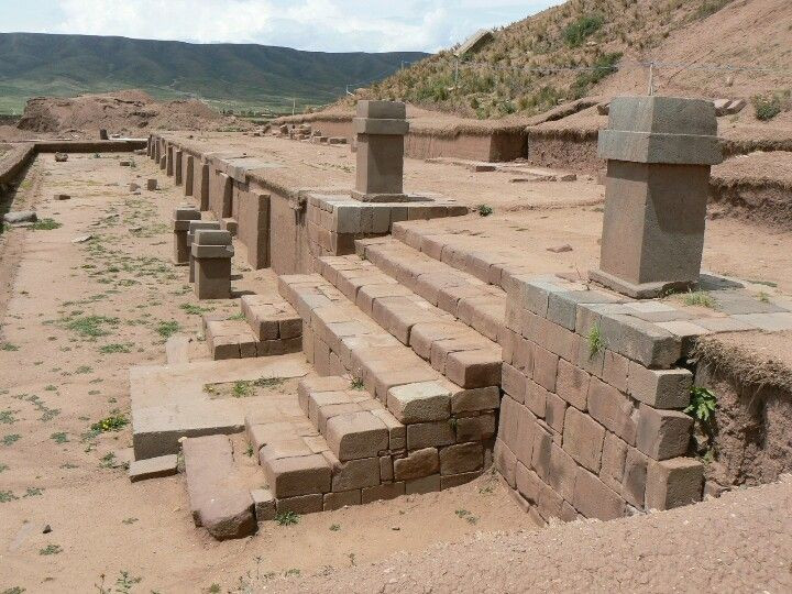  Cách vận chuyển đá vẫn là câu hỏi lớn. Nhiều tảng đá nặng hàng chục tấn được đưa từ mỏ cách xa hàng chục kilômét, nhưng phương thức vận chuyển vẫn chưa được giải thích trọn vẹn. Ảnh: Pinterest.