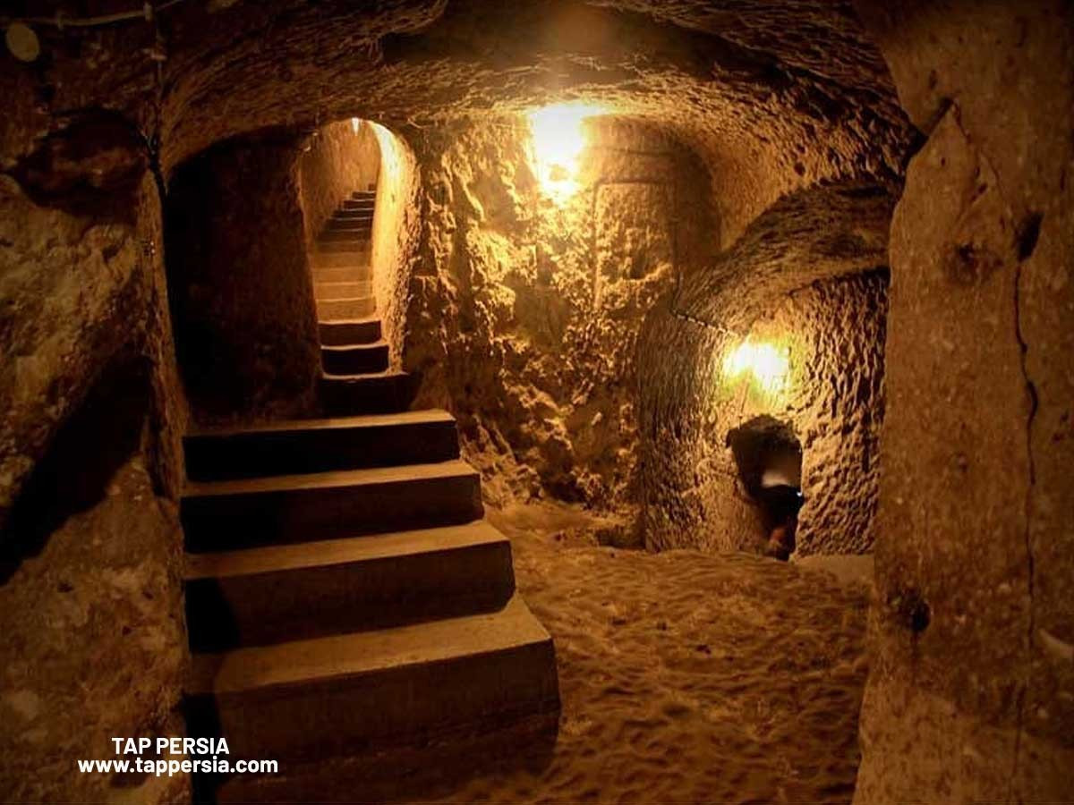  Được xây dựng từ hơn 1.500 năm trước. Các nhà nghiên cứu cho rằng Noushabad hình thành từ thời đế chế Sassanid (thế kỷ 3–7), nhằm bảo vệ cư dân trước các cuộc xâm lược và khí hậu khắc nghiệt. Ảnh: tappersia.com.