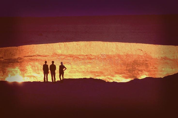  6. Là điểm thu hút du lịch nổi bật của Turkmenistan. Dù vị trí hẻo lánh, hố lửa này vẫn thu hút hàng nghìn du khách mỗi năm nhờ sự bí ẩn và vẻ đẹp rùng rợn của nó. Ảnh: Pinterest.