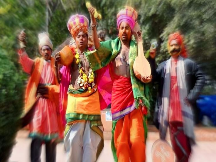  Từng thành lập các vương quốc Gond hùng mạnh. Trong thời Trung cổ, người Gond từng thành lập nhiều vương quốc độc lập tại miền trung Ấn Độ. Những nhà nước này kiểm soát các vùng rừng rộng lớn và tồn tại trong nhiều thế kỷ trước khi bị sáp nhập vào các đế chế lớn hơn của tiểu lục địa. Ảnh: Pinterest.