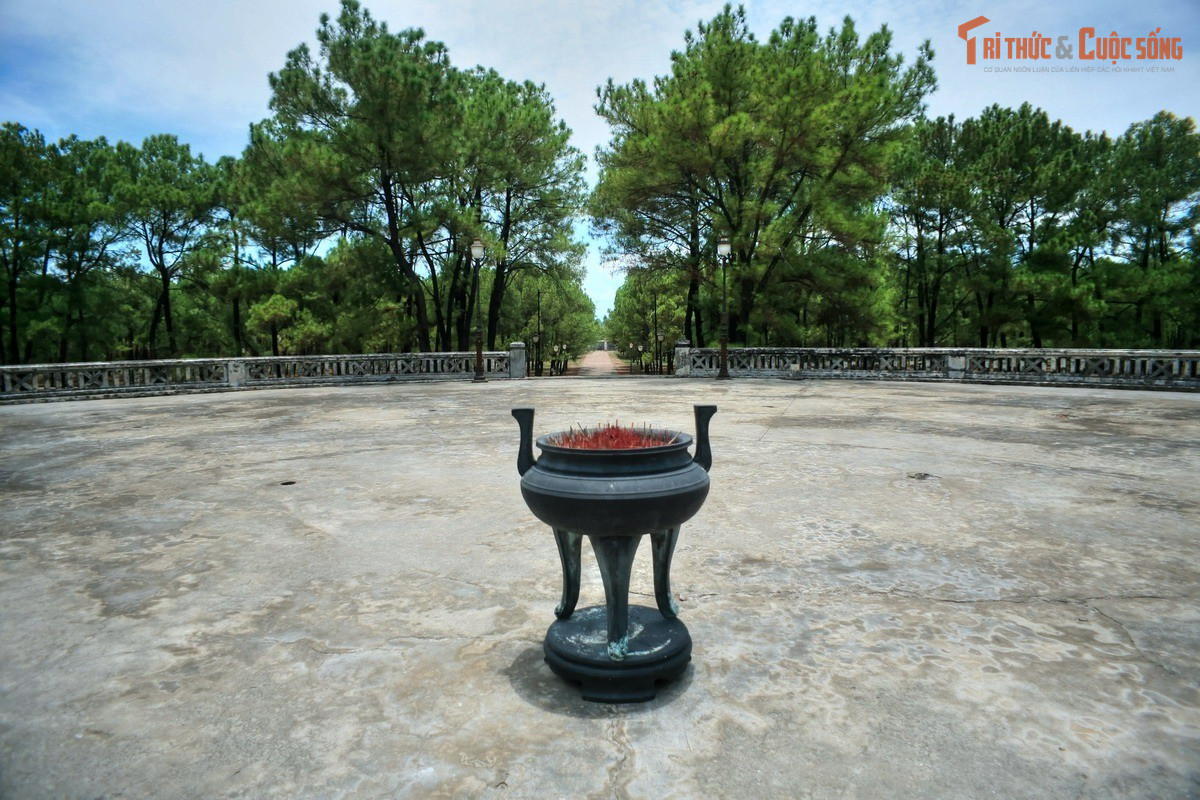 Lễ tế Nam Giao không diễn ra hằng năm. Khác với nhiều nghi lễ khác, lễ tế Giao thường được tổ chức ba năm một lần. Đây là đại lễ lớn nhất triều đình, huy động hàng nghìn quan quân, nhạc công và nghi trượng.