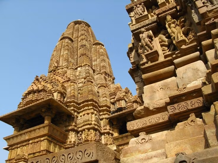  Là Di sản Thế giới UNESCO từ năm 1986. Quần thể đền Khajuraho được công nhận là Di sản thế giới nhờ giá trị nghệ thuật và lịch sử độc đáo. Ảnh: Pinterest.