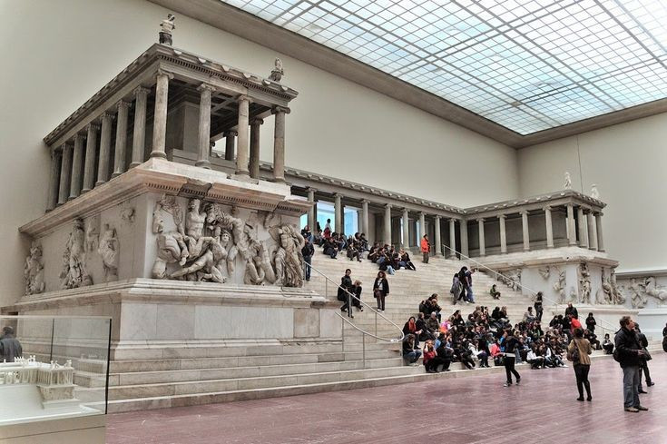  Các di vật của Pergamon nay nằm ở nhiều nơi. Nhiều di vật, đặc biệt là bàn thờ Zeus, hiện được trưng bày tại Bảo tàng Pergamon ở Berlin, Đức. Ảnh: Pinterest.