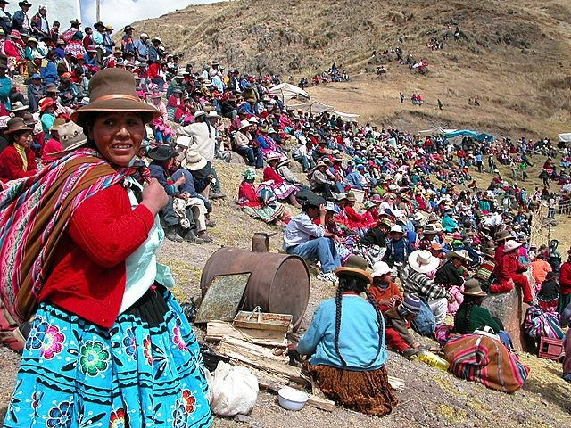  Quechua là dân tộc kế thừa trực tiếp văn hóa Inca. Người Quechua sống tại Peru, Bolivia, Ecuador và Colombia, là hậu duệ của các cư dân Inca cổ. Ảnh: Pinterest.