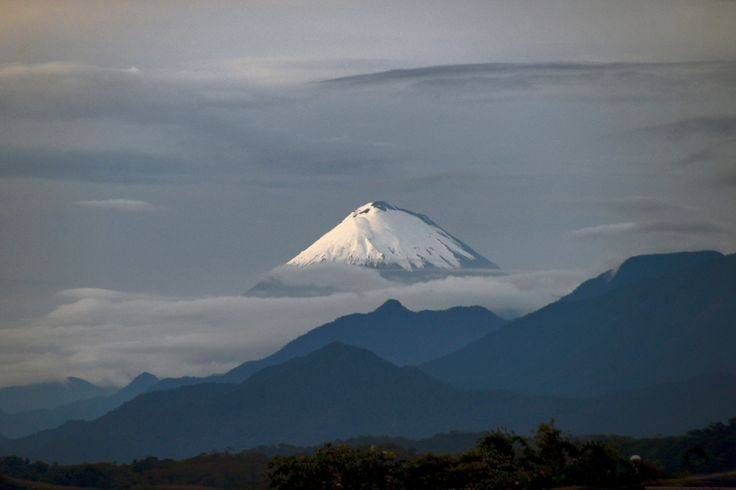  Thánh địa của người bản địa. Cộng đồng người Quechua coi các ngọn núi trong Vườn quốc gia Sangay là nơi trú ngụ của các vị thần tự nhiên. Ảnh: Pinterest.