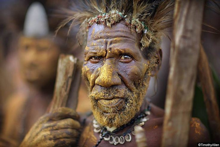  Đối mặt với thách thức hiện đại hóa. Dù giàu bản sắc, người Papua ngày nay đang chịu sức ép từ khai thác tài nguyên, biến đổi khí hậu và toàn cầu hóa, đe dọa trực tiếp đến đất đai và văn hóa truyền thống của họ. Ảnh: Pinterest.