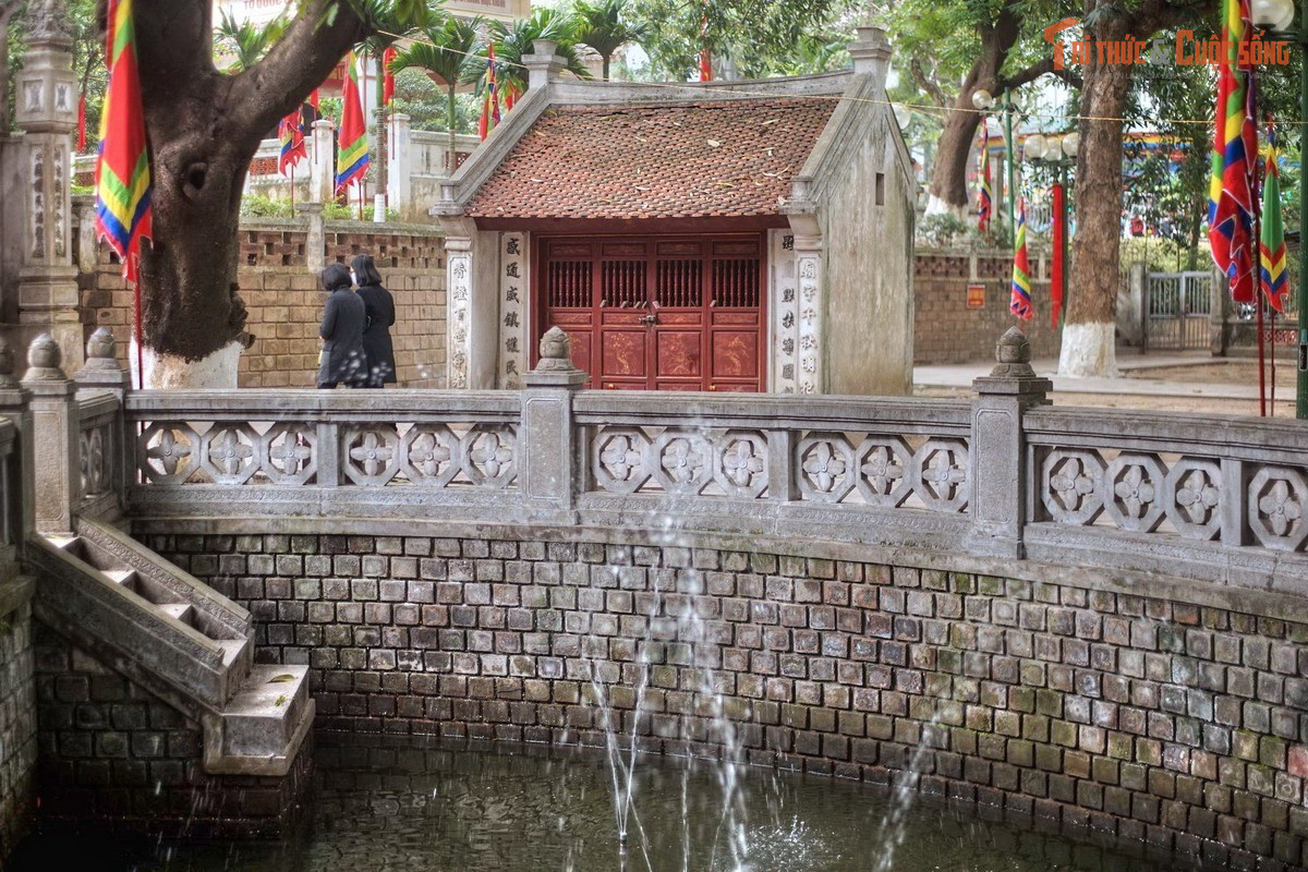 Trải qua nhiều lần trùng tu nhưng vẫn giữ hồn cốt xưa. Dù đã được tu bổ qua nhiều triều đại và thời hiện đại, bố cục tổng thể và các yếu tố thờ tự chính của đền vẫn bảo lưu tinh thần kiến trúc truyền thống.