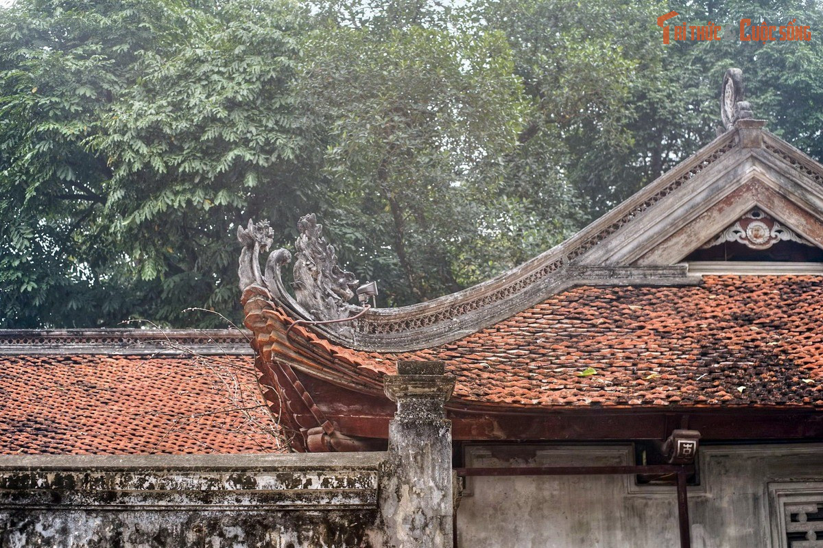 Gắn liền với khu vực rừng cổ phía Tây kinh thành. Xưa kia, khu vực quanh đền là rừng rậm, nơi voi chiến được nuôi dưỡng và huấn luyện, góp phần lý giải sự hiện diện của biểu tượng voi trong tên gọi và kiến trúc.